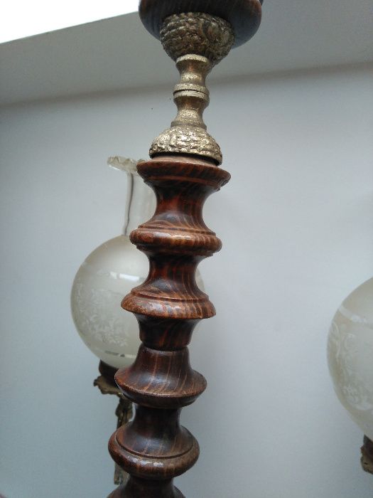 Candeeiro rústico em madeira e metal