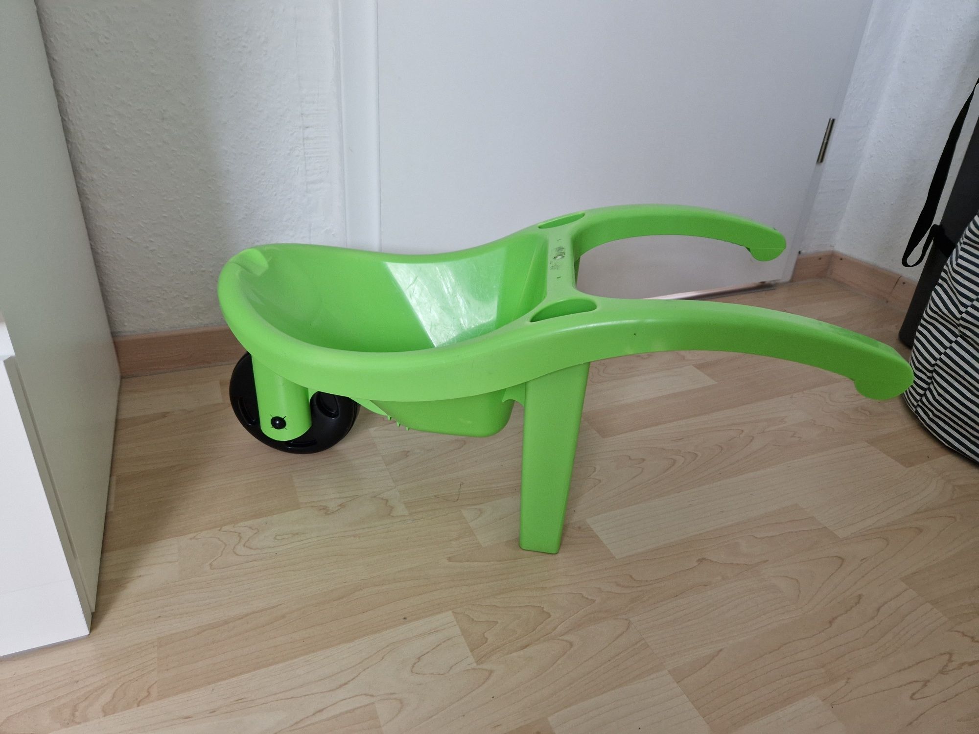 Taczka zielona plastikowa zabawka dla dzieci