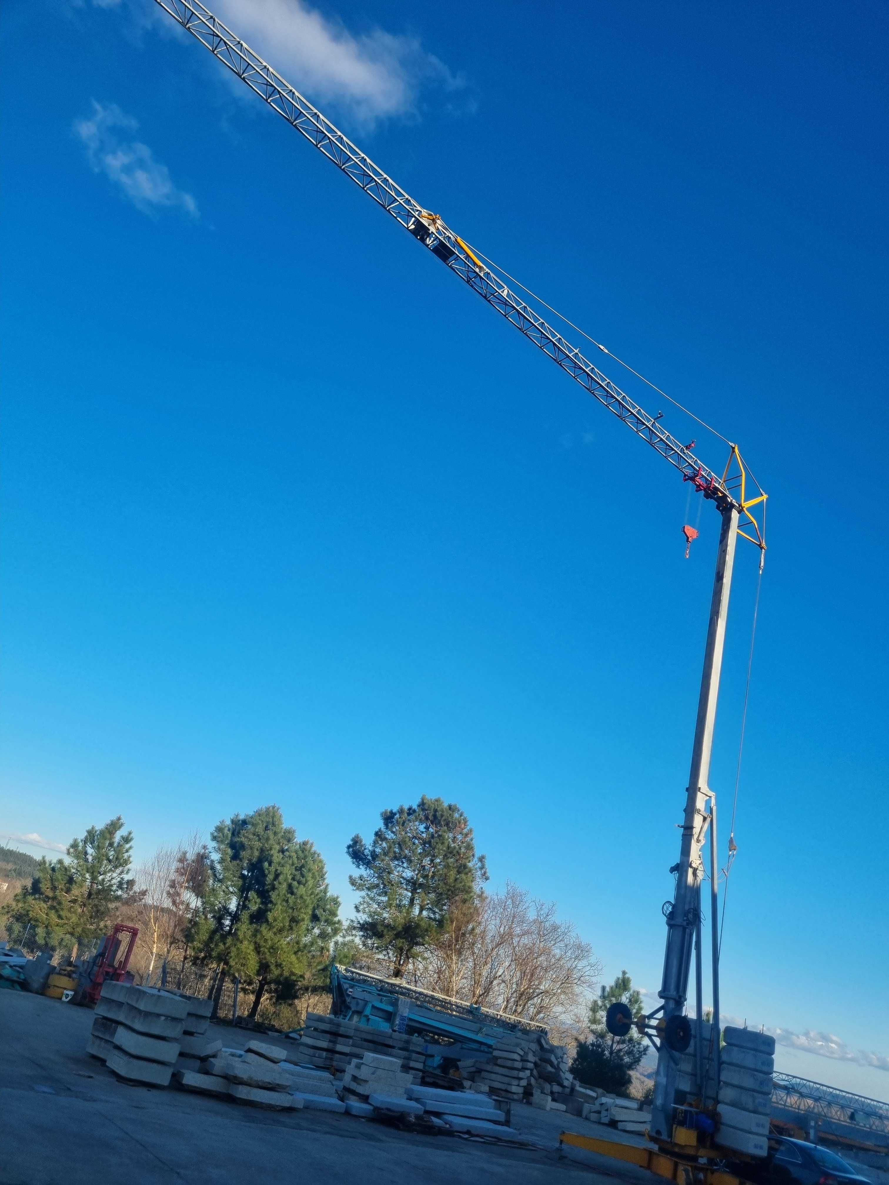 Grua automontante hidráulica de construção