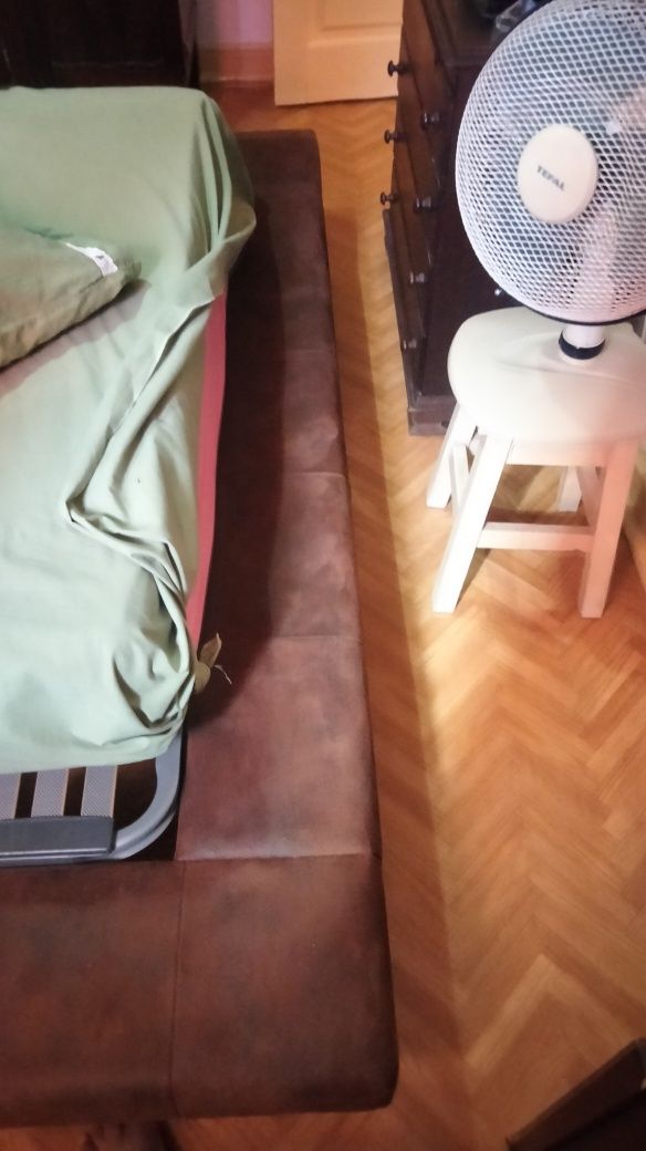 Vendo cama box perfeita condições com grades de fibra .