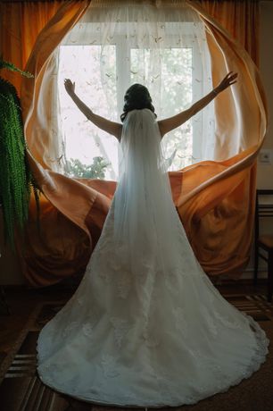 Элегантное винтажное свадебное платье со шлейфом, А-силует, XS айвори