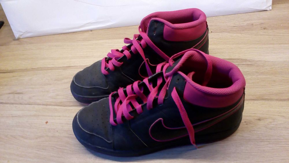 Adidasy damskie, różowo-czarne firmy USA NIKE