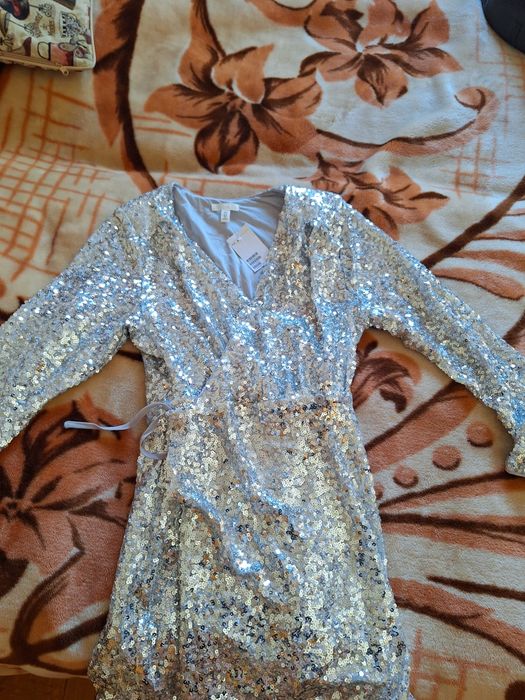 Nowa z metką sukienka kopertowa z cekinami