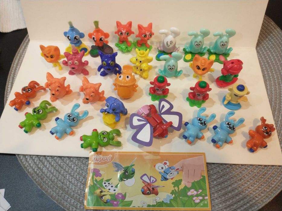 Figurki Kinder Piszące 29szt