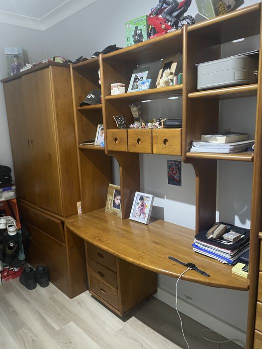 Movél c/roupeiro e secretária + Cama solteiro dupla