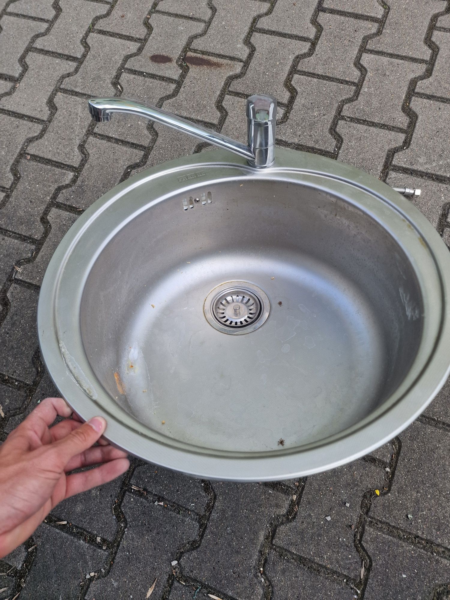Zlew okrągły  z baterią
