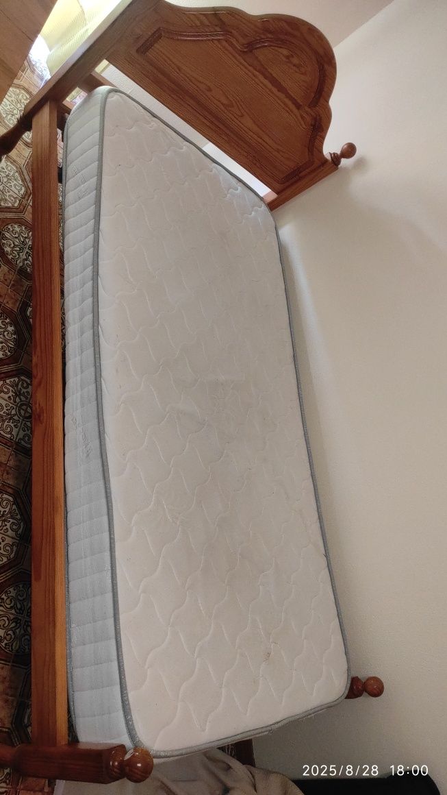 Cama de  solteiro com colchão