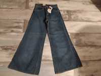 Superdzwony ## Dżinsy ## Strom Jeans # Dzwony