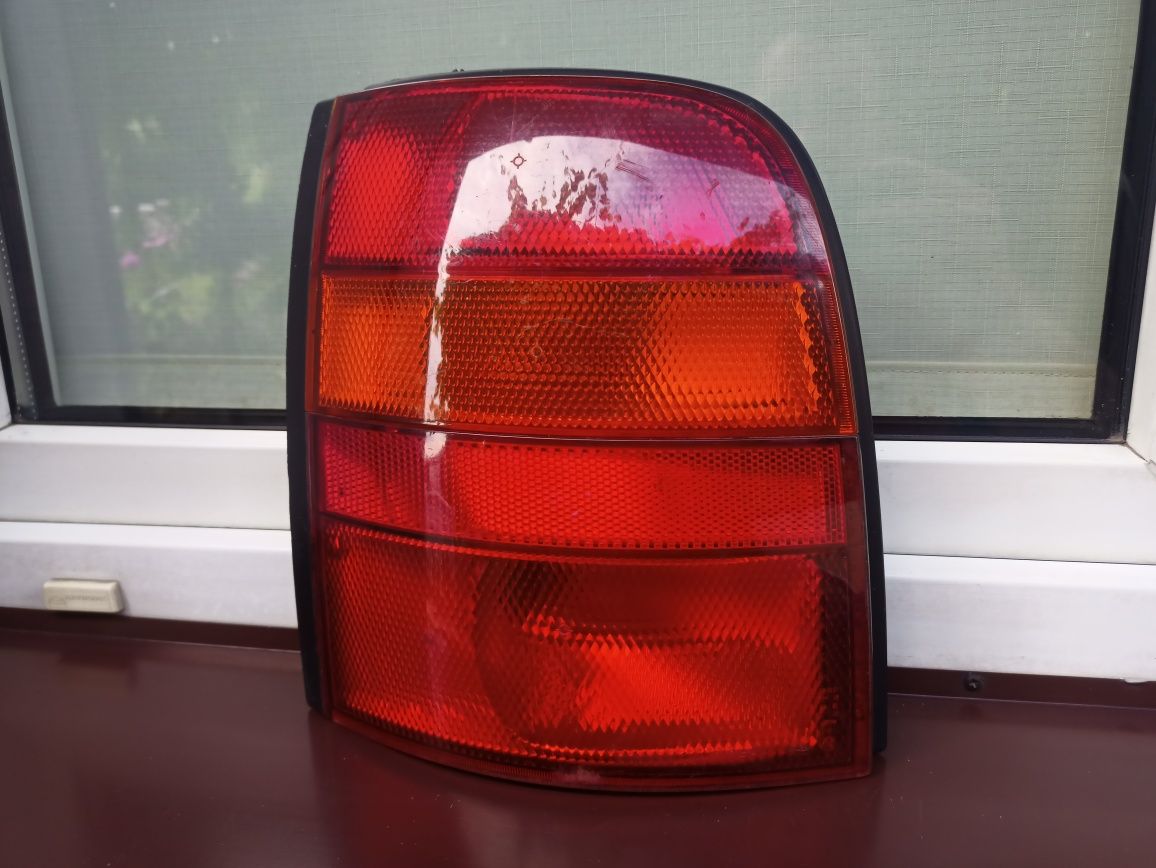 Nissan Micra K11 lampa tył tylna lewa