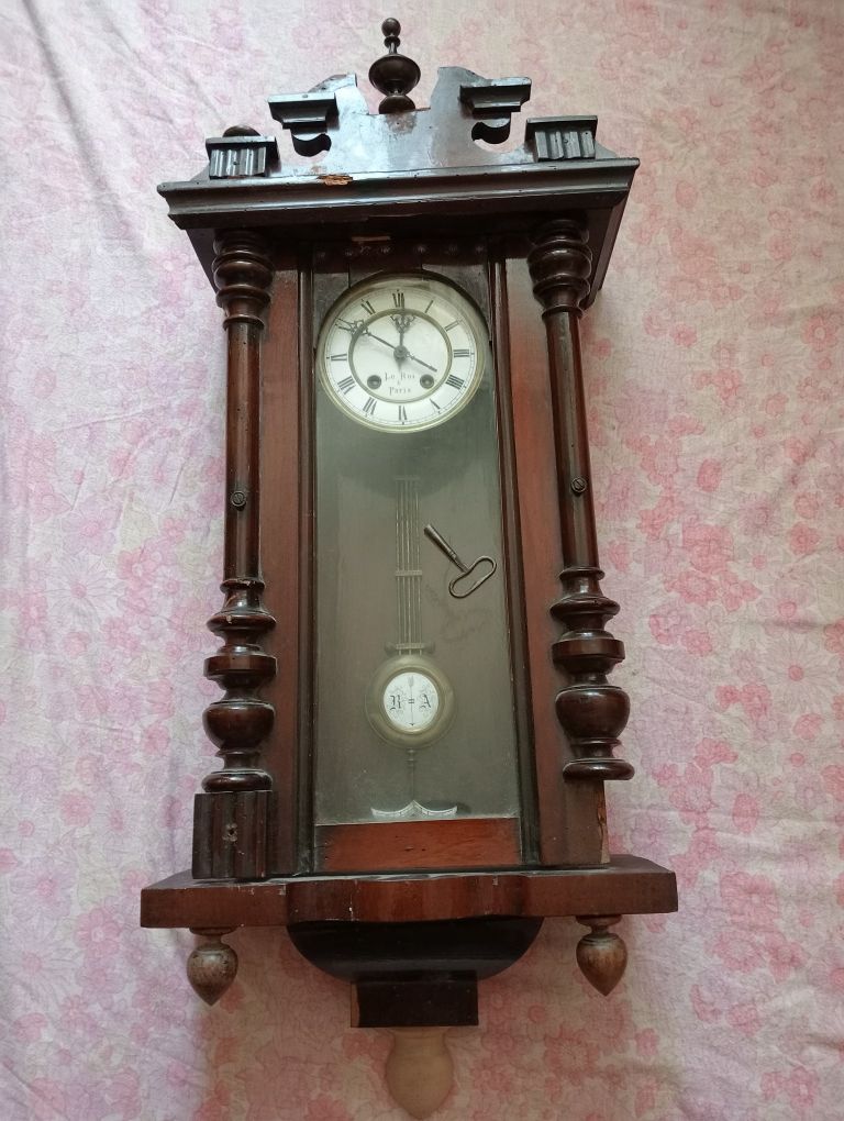 Часы старинные Лярой