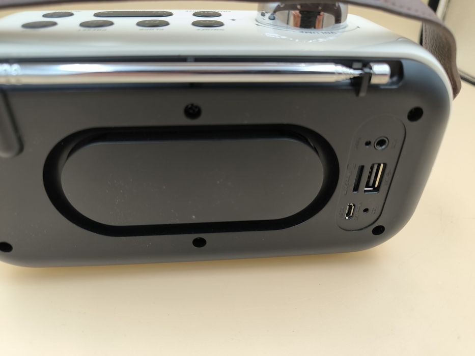 Bezprzewodowy głośnik z radiem dab bluetooth Veho MD-2 retro