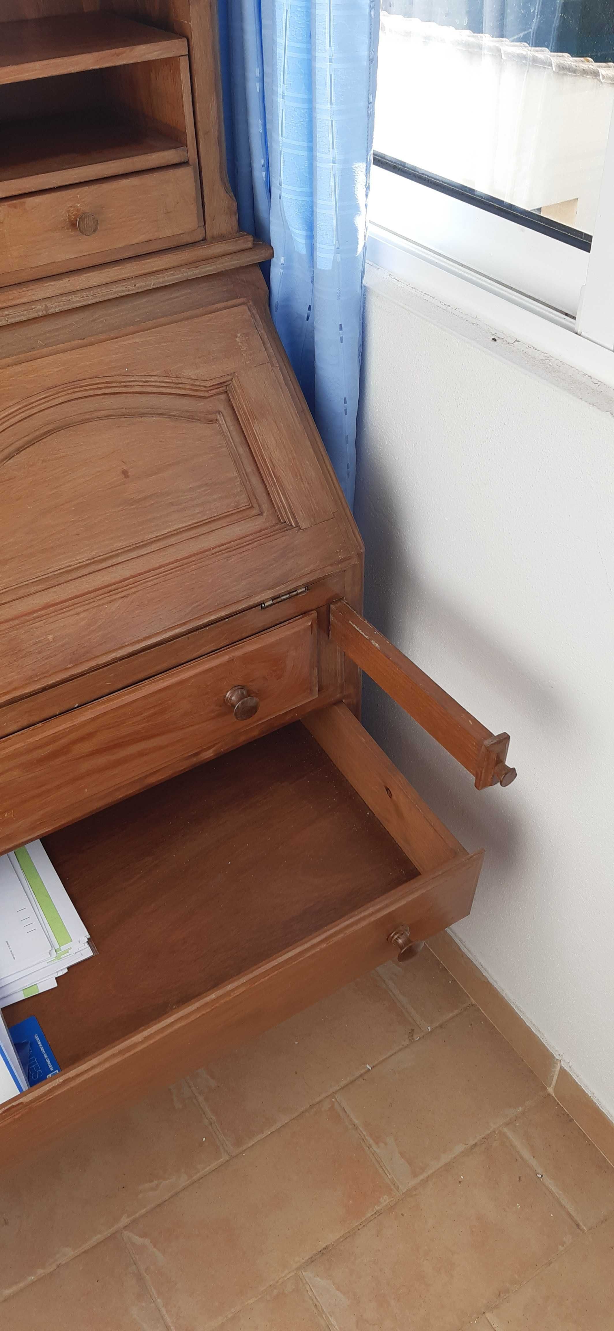 Secretaria em madeira