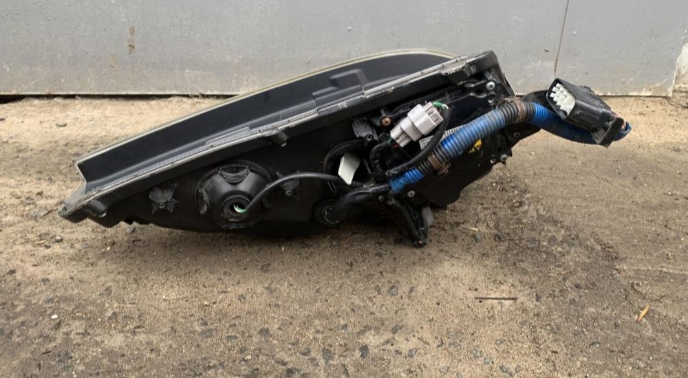 Левая фара Lexus Is темная фара левая на Лексус Ис  оригинал ксенон