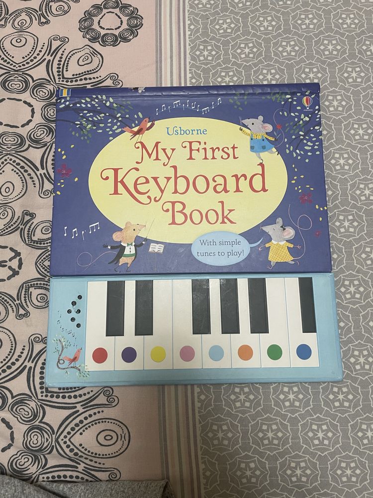 My first keyboard book, музикальна книга