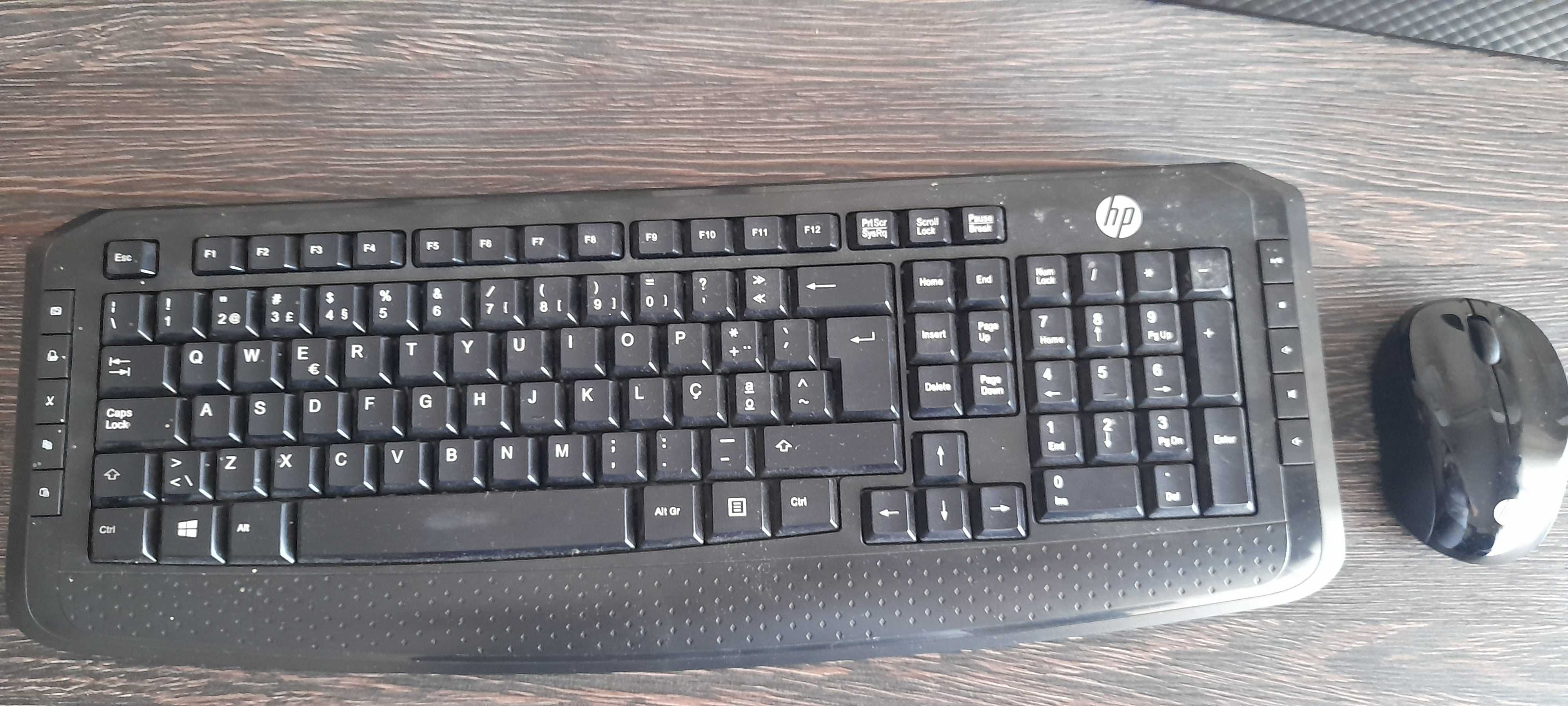 Headset com USB e noise cancelling (inclui rato + teclado HP)