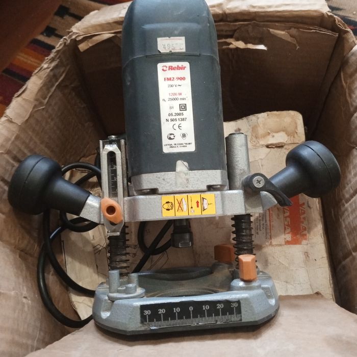 Фрезер 1200вт. Rebir  Fm 2-900
