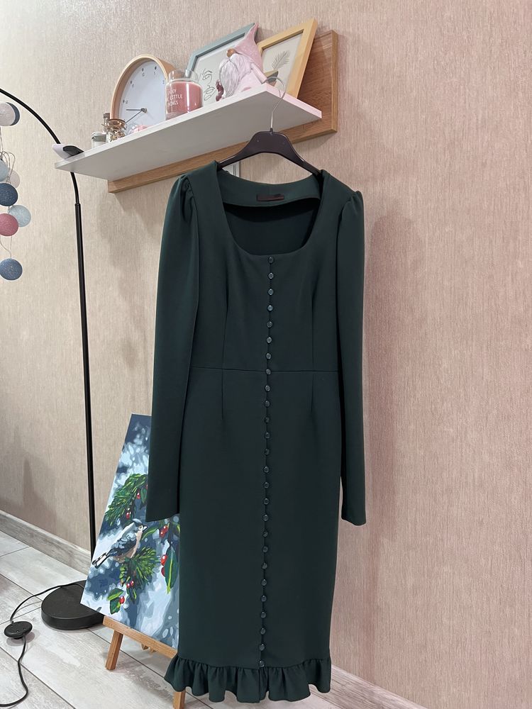 Плаття темно-зелене футляр міді