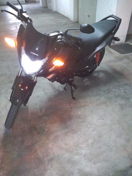 CB125F como nova