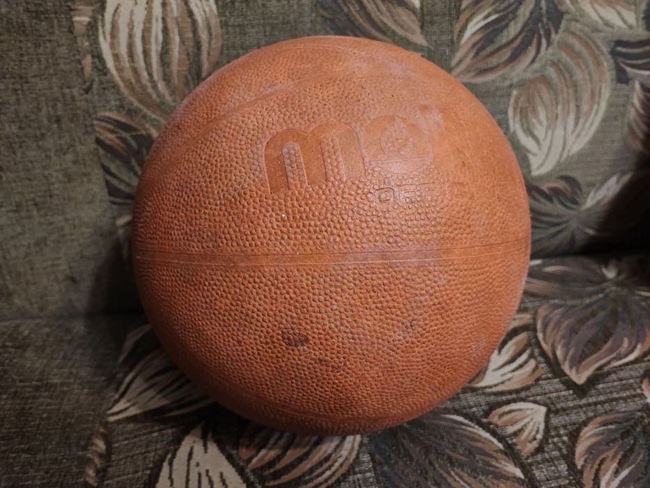 Продам мячи волейбольный, баскетбольный, футбольный