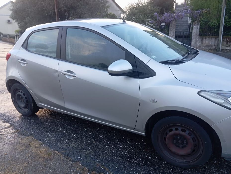 Mazda 2 impecável
