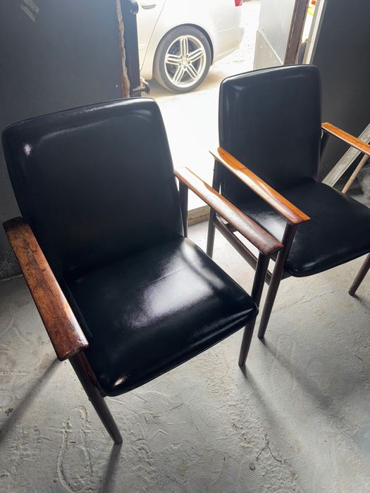 Датське тикове крісло від Фінна Юля