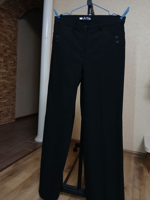 Жіночі чорні брюки палаццо з утепленням