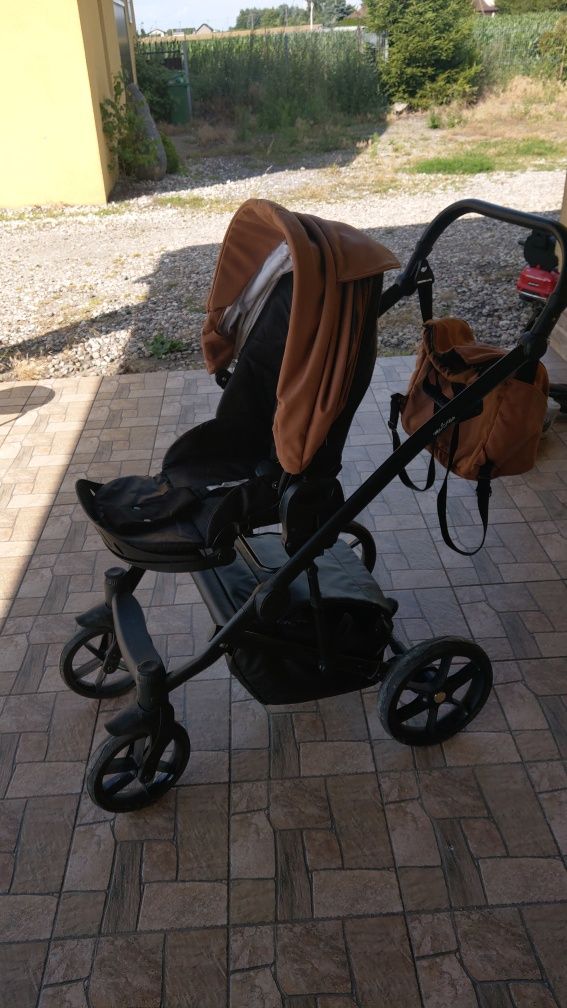 Wózek spacerowy plus gondola.