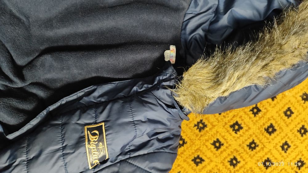 Куртка.  дівчача