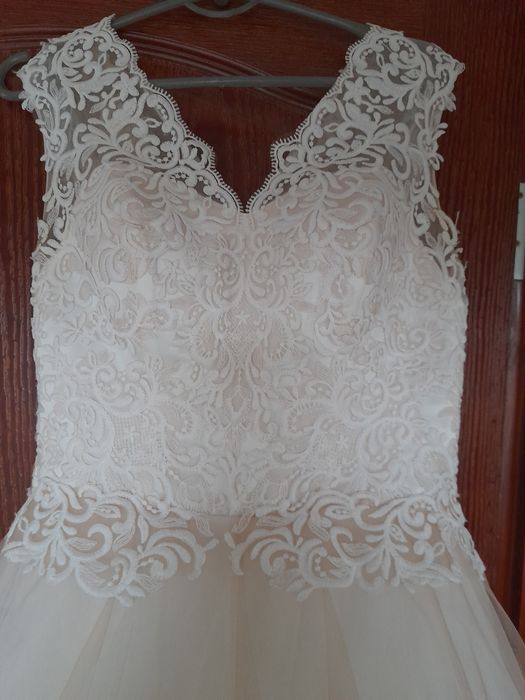 Весільна сукня кремова