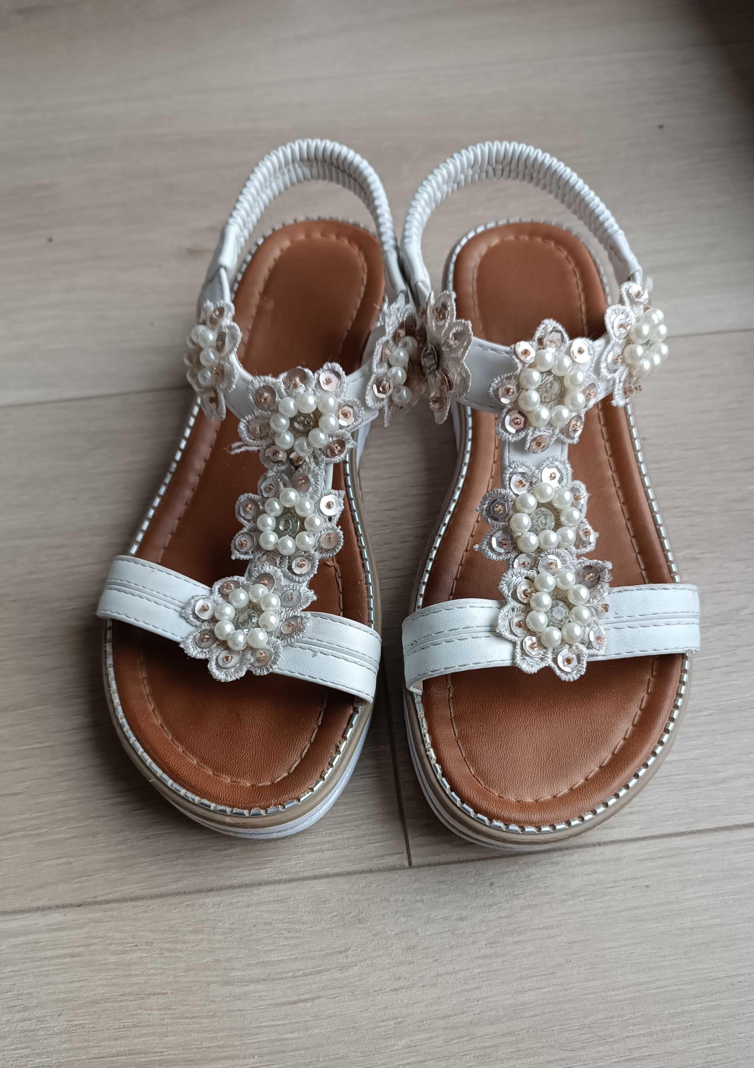 Białe sandały dziewczęce rozmiar 35, eleganckie ładnie zdobione