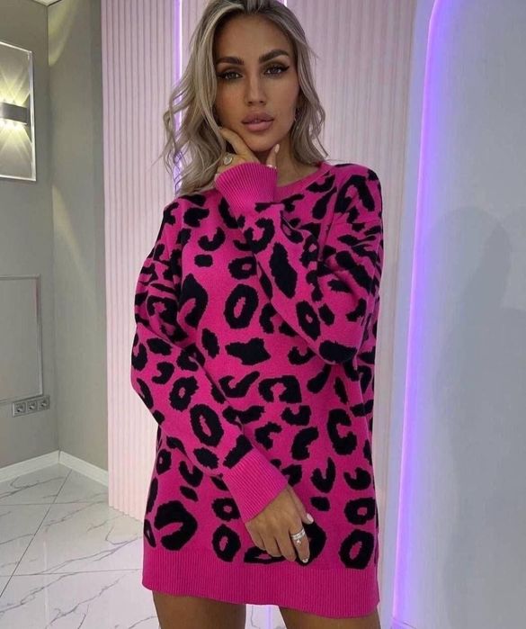 Свитер женский красивый.