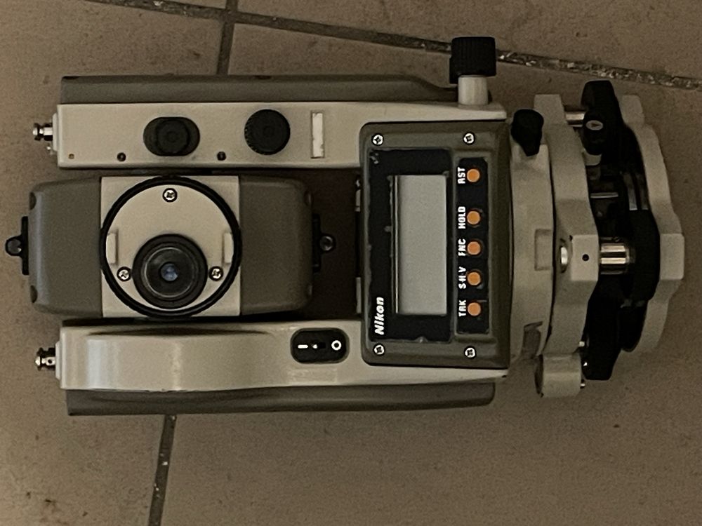 Tachimetr uszkodzony Nikon totalstation C100 z akumulatorem