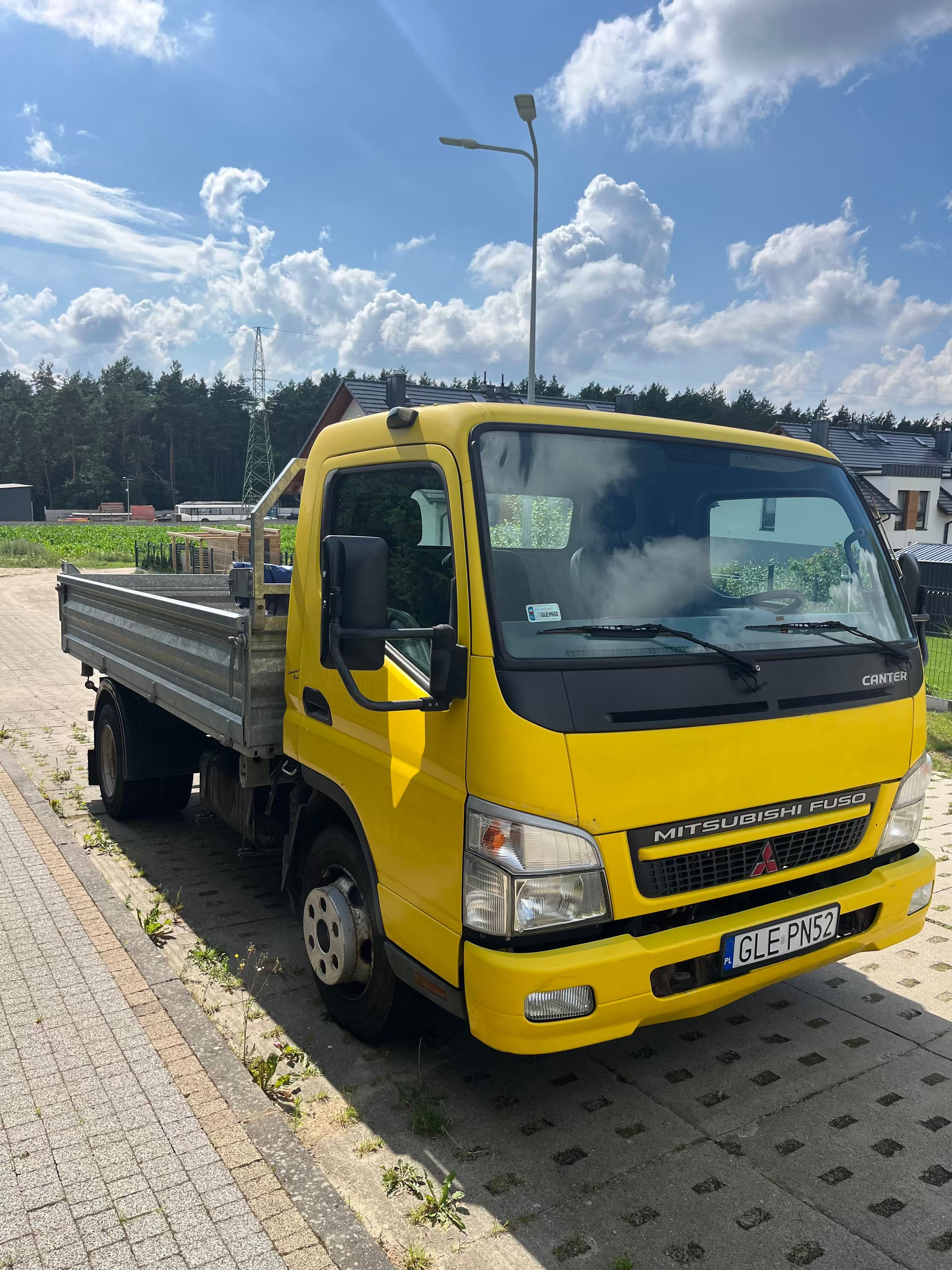 Mitsubishi Canter  (Fuso) – wywrotka 7,5 t DMC/ 3,5 t ładowność