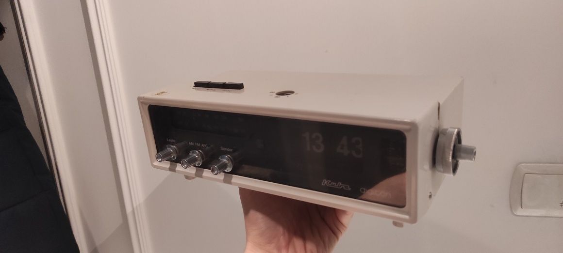 Zegar klapkowy radiobudzik KUBA vintage stojący