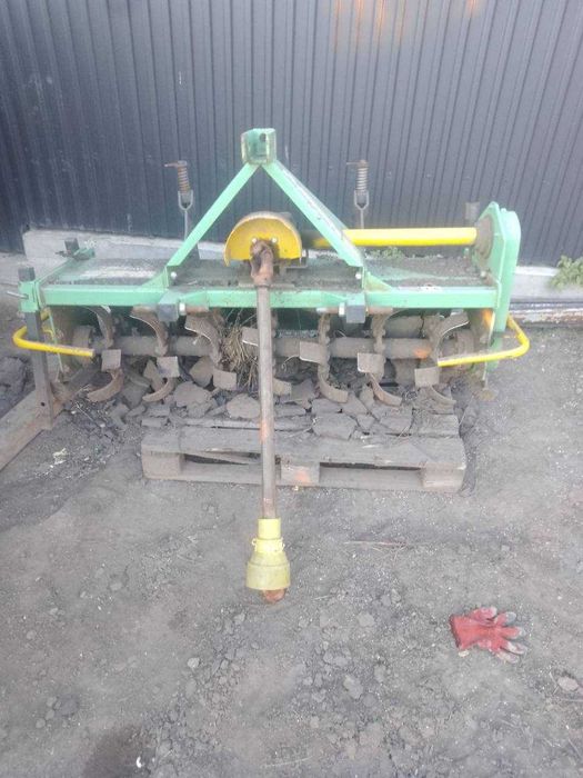 Фреза розпушувач землі