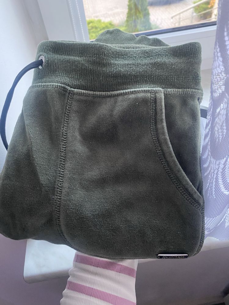 Śliczne  dresy Calvin Klein