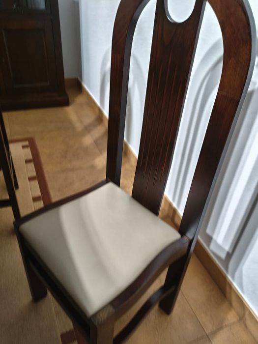 Conjunto Sala de Jantar (mesa, cadeiras e aparador)