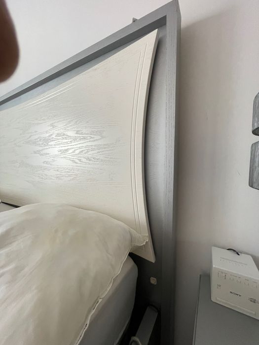 Cama e mesinhas de cabeceiras + Estrado