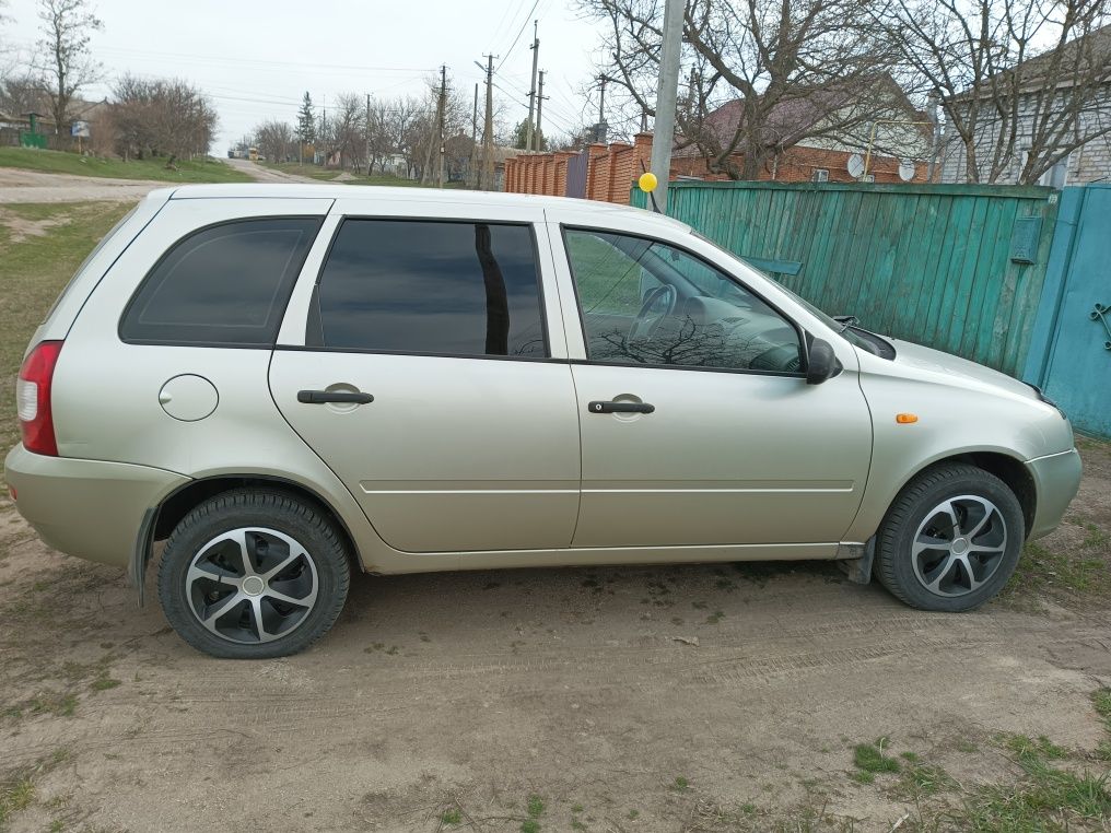 Авто Лада Калина, универсал.