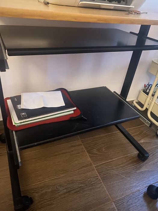 Secretária Pequena Com Arrumações