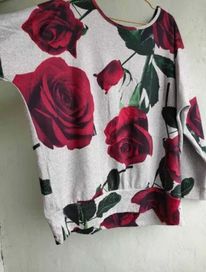 Piękny sweterek w róże duży rozmiar 48/50