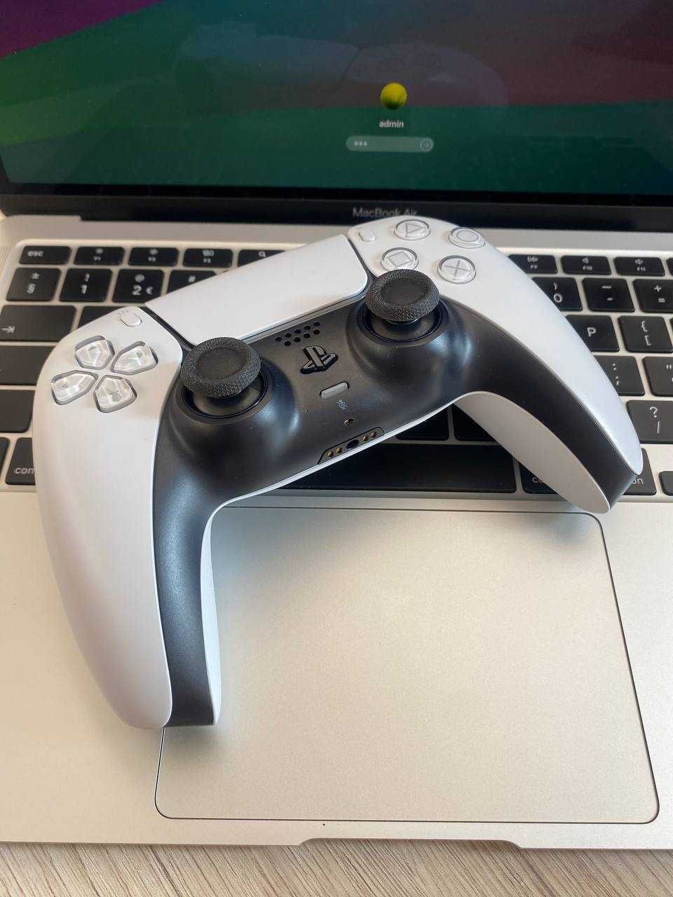 Sprzedam w prawie nowy pad do PS5 z personalizacją Mouse Click!