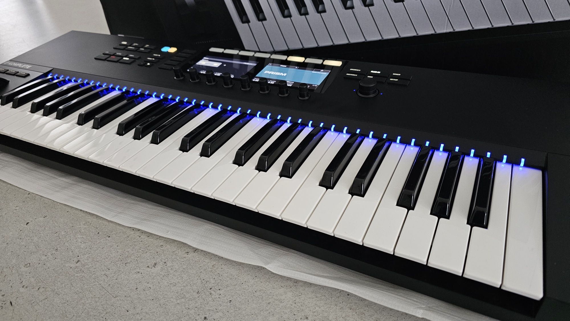 Klawiatura NI Komplete Kontrol S49 MK2 idealna NOWA Native Instrument