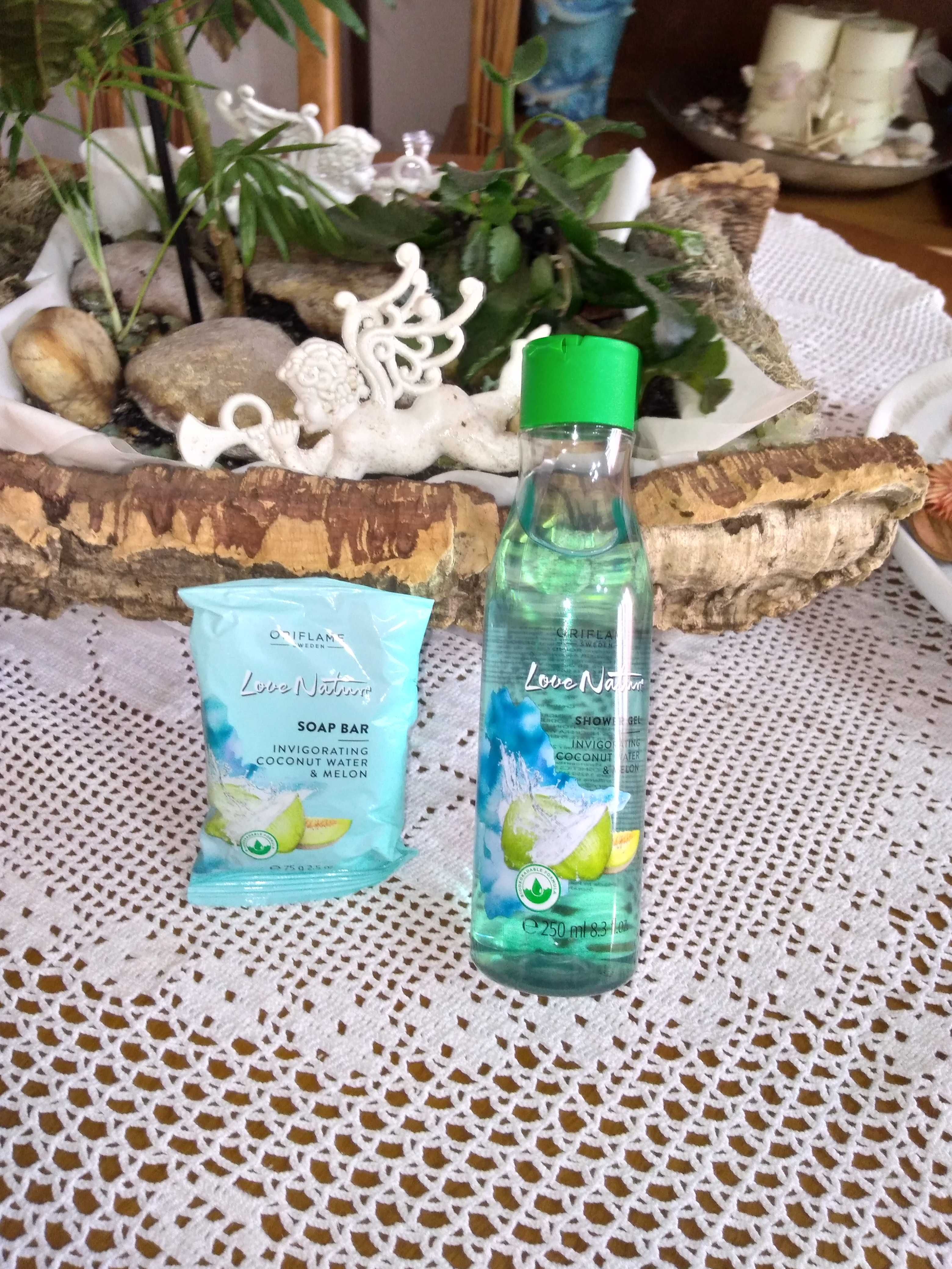 Gel duche Love nature água de coco e melão + sabonete