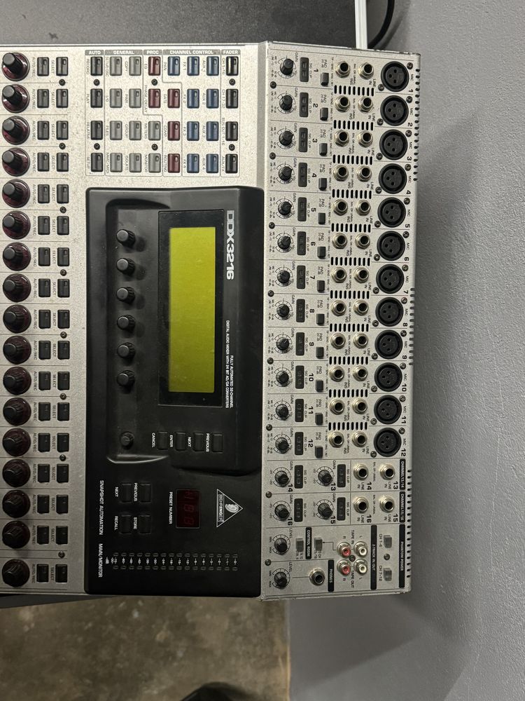 Mesa mistura behringer ddx3216 sem case