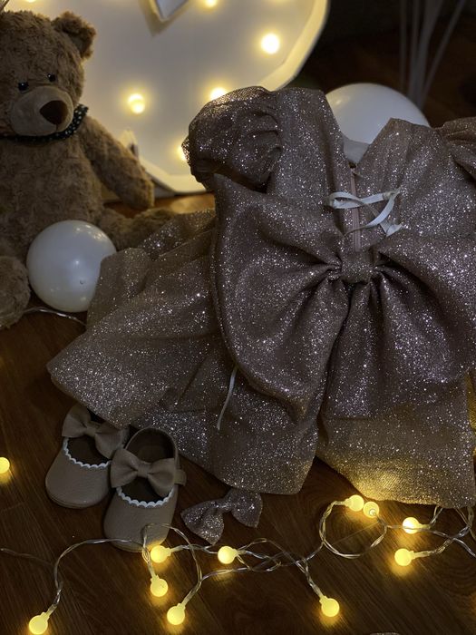 Продам святкові сукні на рочок півтора