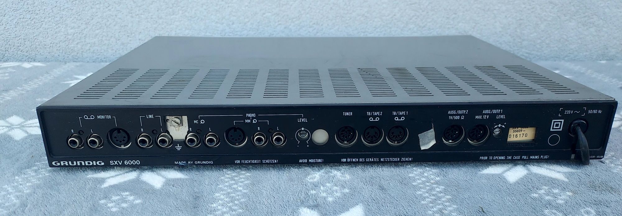 Przedwzmacniacz Grundig SXV-6000
