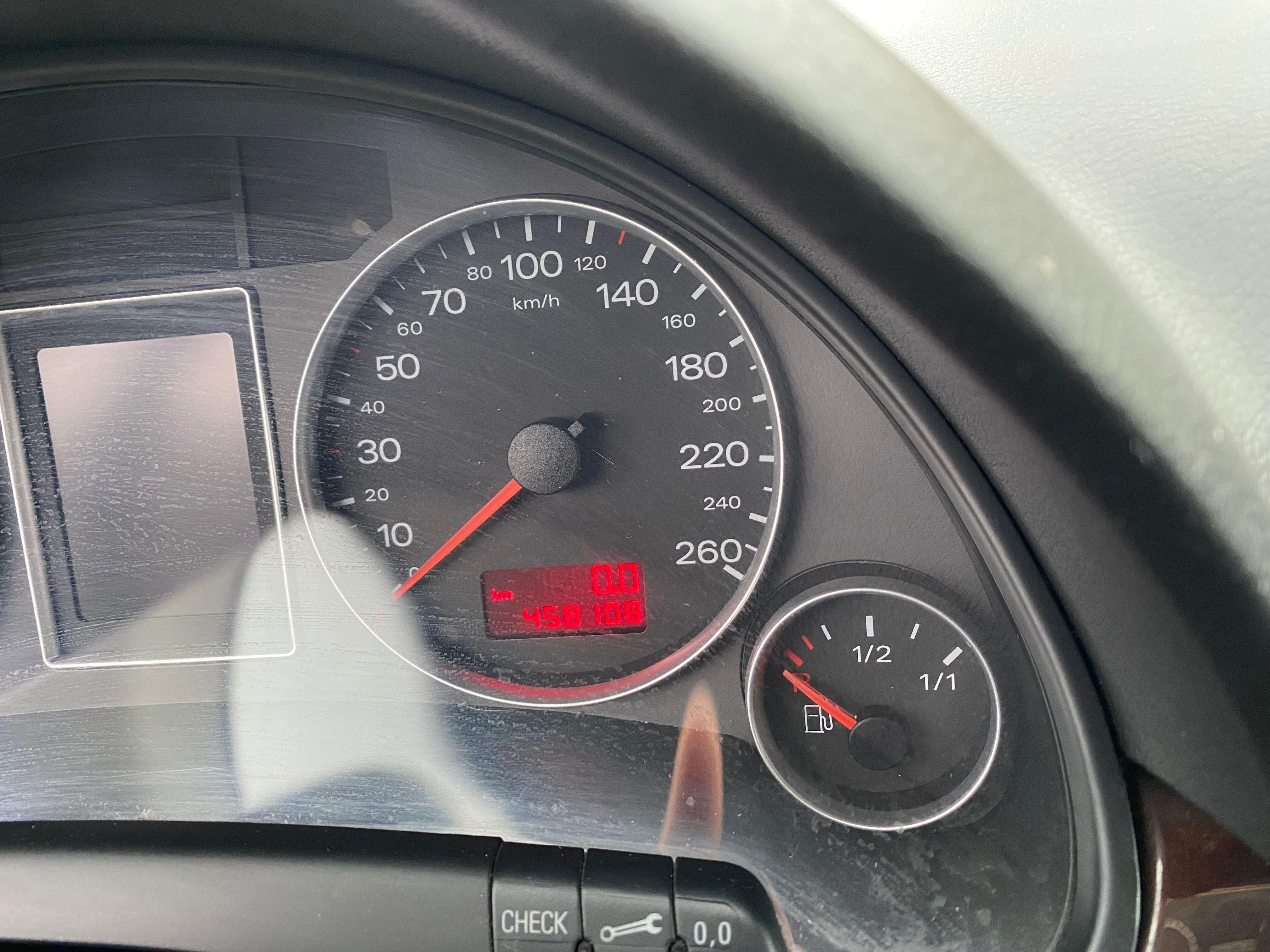 Audi a4b7 2.0 tdi 140 km manual