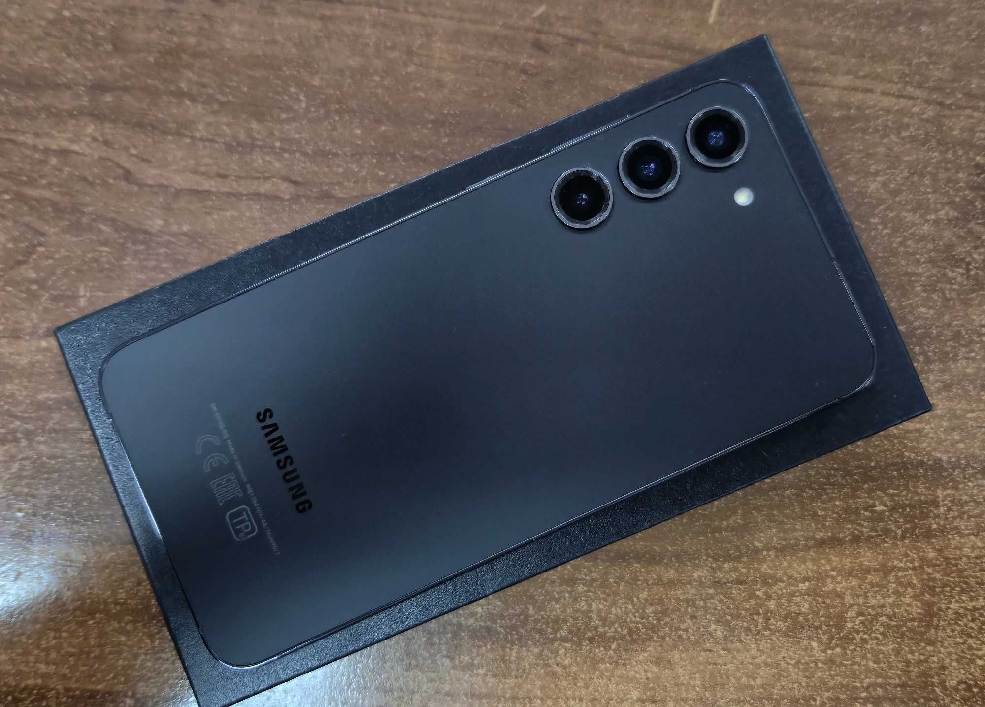 Смартфон Samsung Galaxy S23 Plus 8/256GB Phantom Black SM-S916BZKDSEK