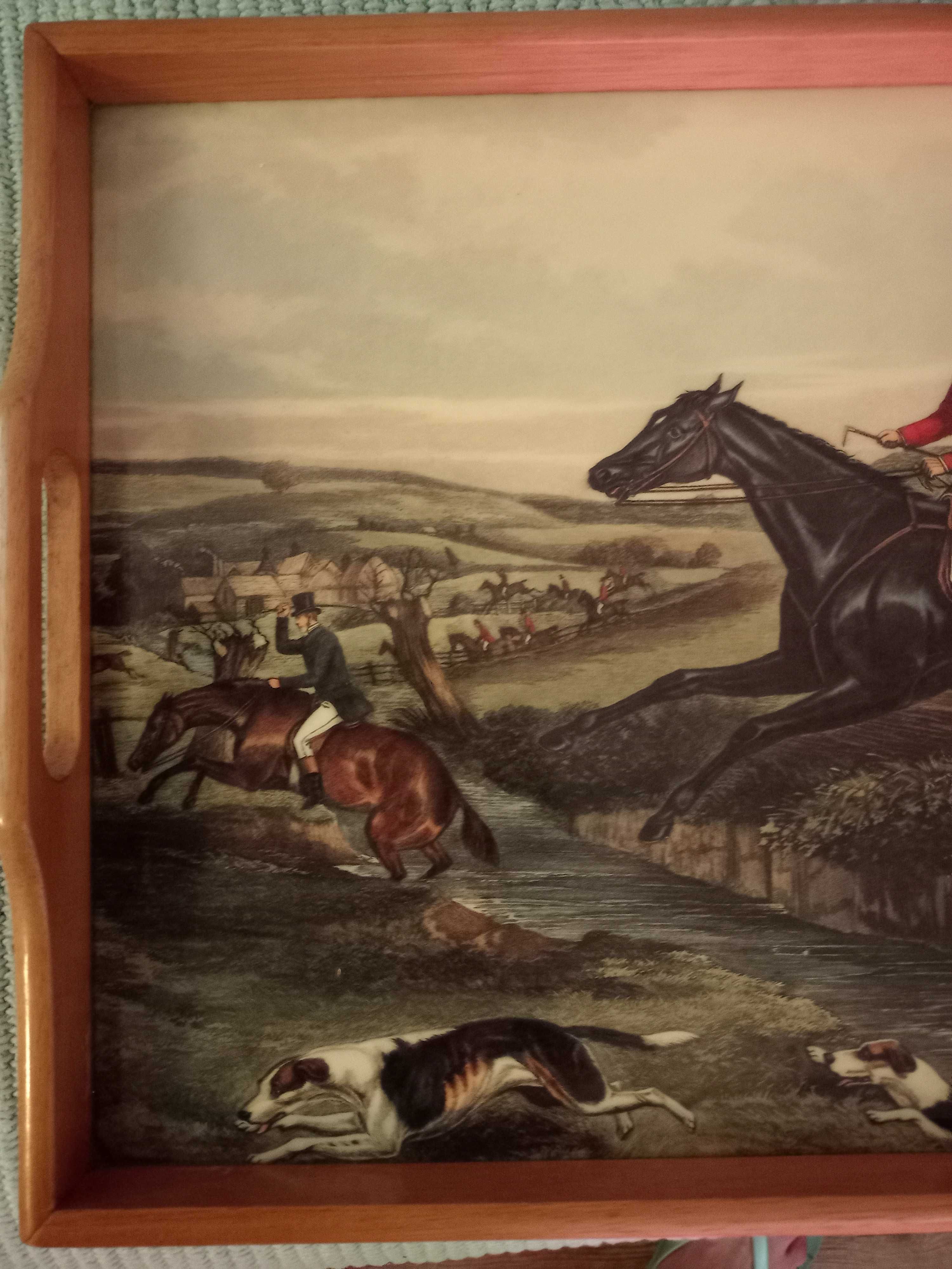 Tabuleiro "Caçada inglesa".Fundo pintura e epóxi.Ler descrição total.